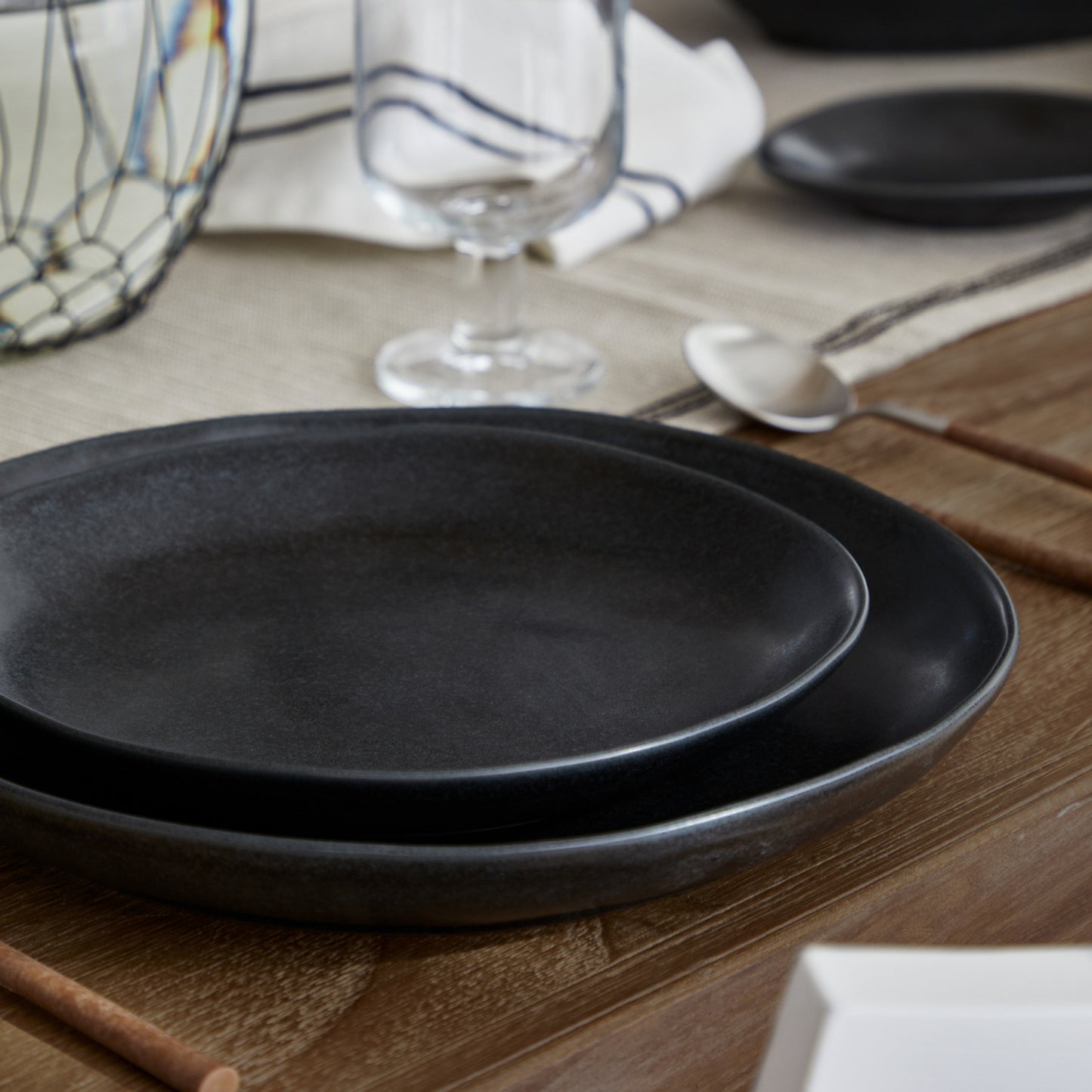 Livia Salad Plate 22cm - Black