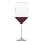 SC Hospitality Belfesta Cabernet crystal wine glass with angular bowl and red wine, 550ml capacity.